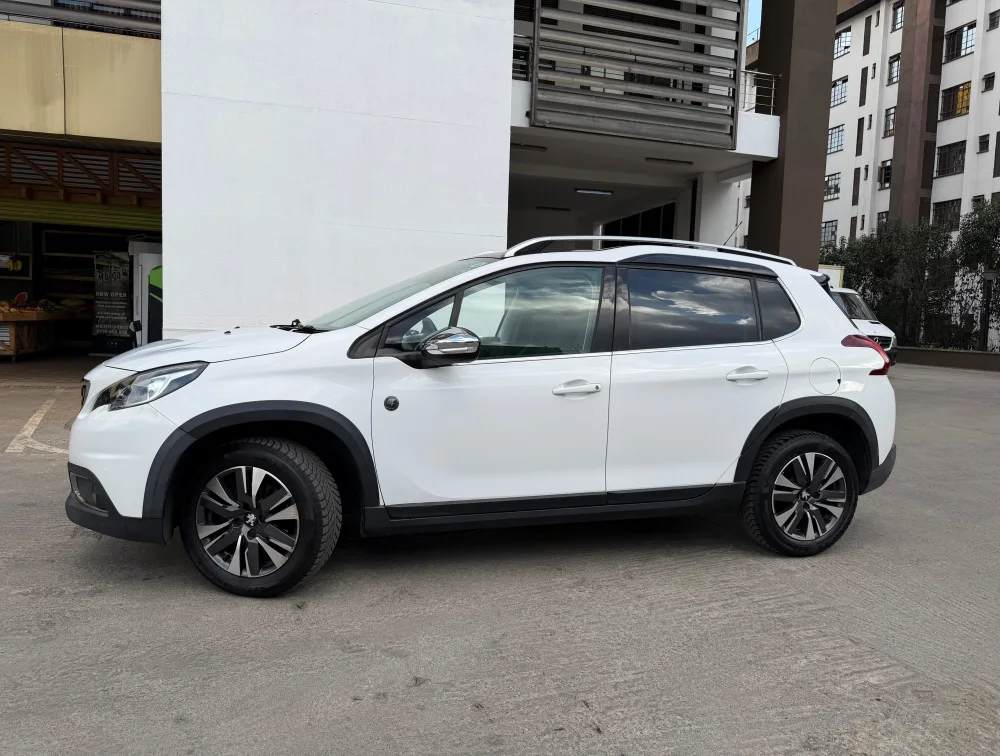PEUGEOT 2008 CROSSCITY MOONROOF - PRG Motors Ltd