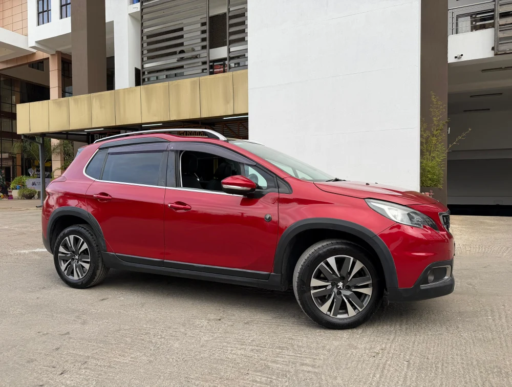 PEUGEOT 2008 CROSSCITY MOONROOF