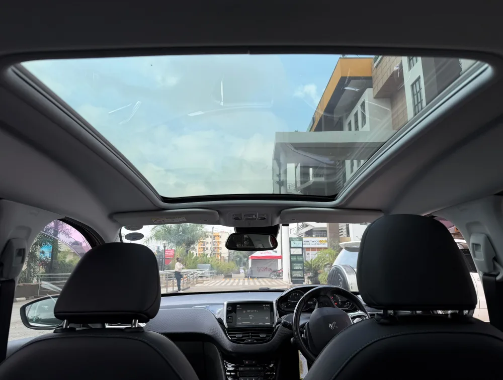 PEUGEOT 2008 CROSSCITY MOONROOF - PRG Motors Ltd