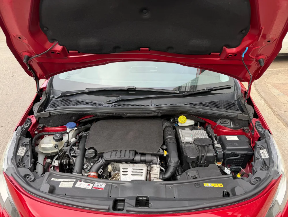 PEUGEOT 2008 CROSSCITY MOONROOF - PRG Motors Ltd