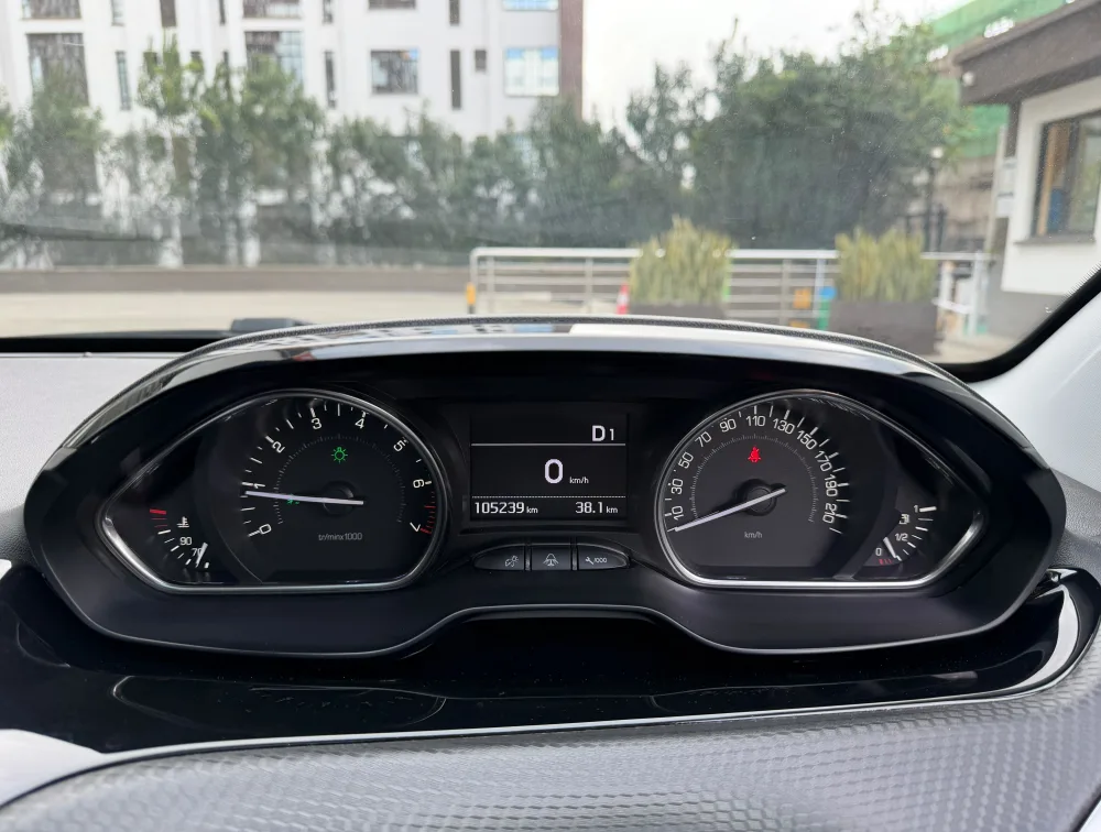 PEUGEOT 2008 CROSSCITY MOONROOF - PRG Motors Ltd