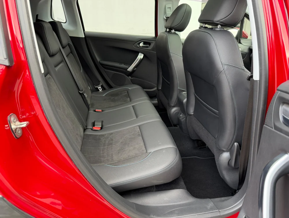 PEUGEOT 2008 CROSSCITY MOONROOF - PRG Motors Ltd