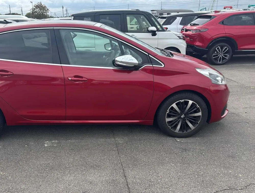 PEUGEOT 208 ALLURE MOONROOF - PRG Motors Ltd