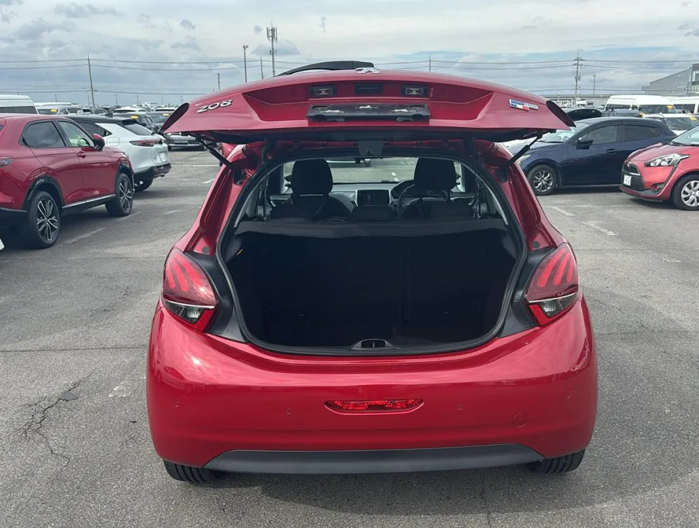 PEUGEOT 208 ALLURE MOONROOF - PRG Motors Ltd