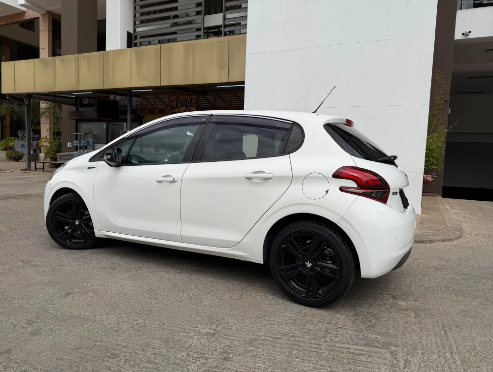 PEUGEOT 208 GTLINE - PRG Motors Ltd