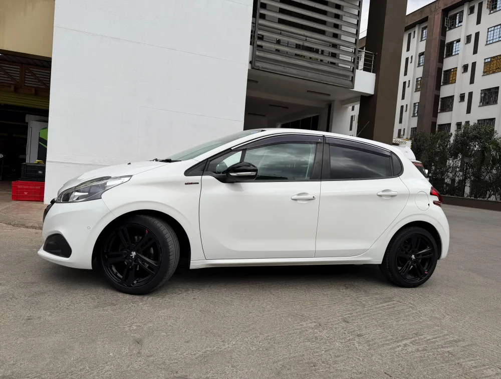 PEUGEOT 208 GTLINE - PRG Motors Ltd