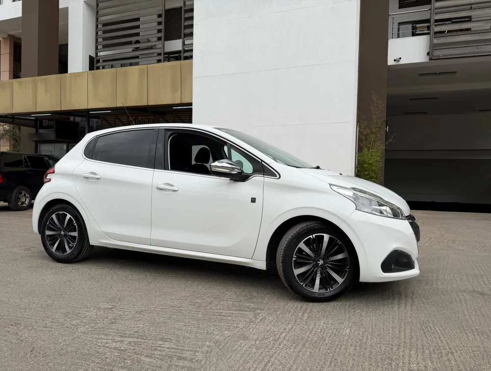 PEUGEOT 208 TECH PACK EDITION