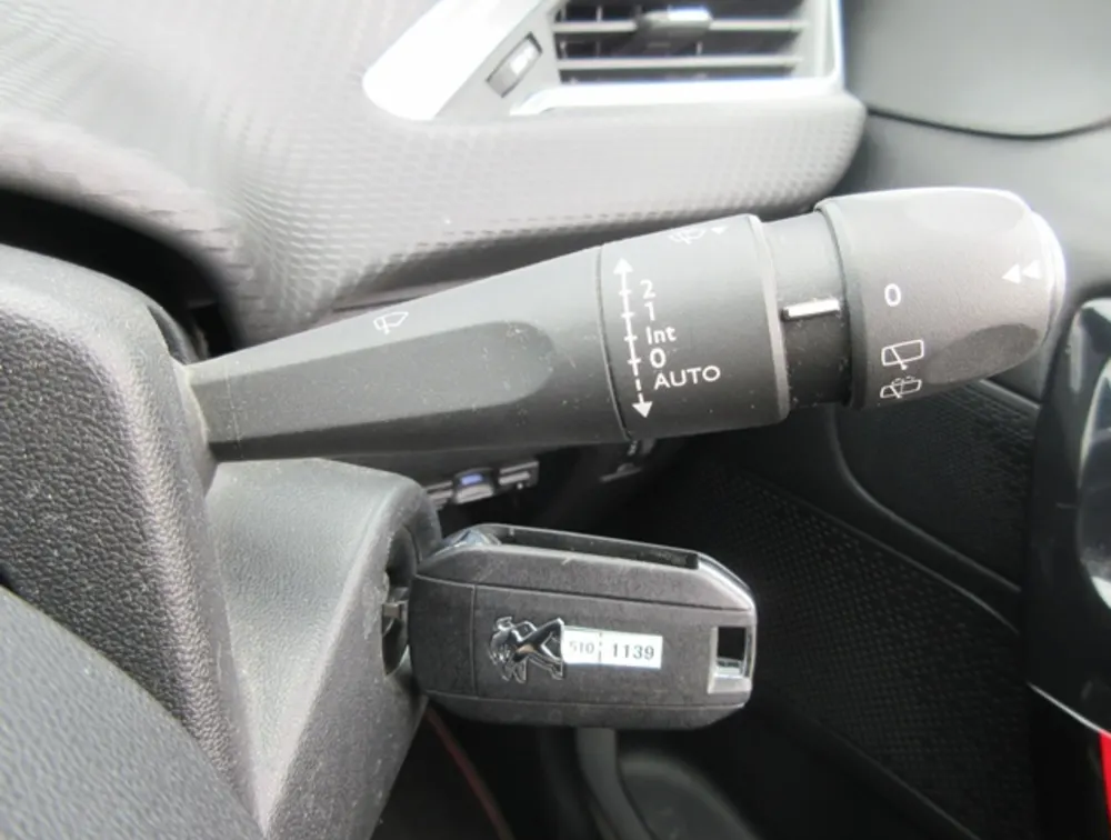 PEUGEOT 2008 GTLINE MOONROOF - PRG Motors Ltd