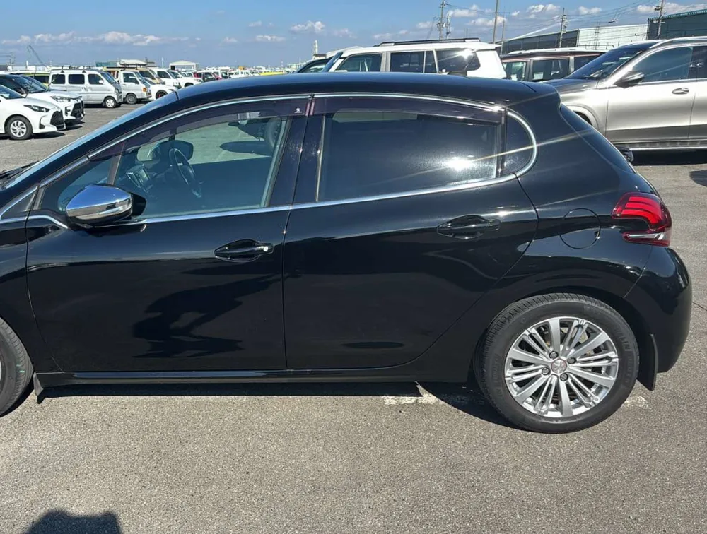 PEUGEOT 208 ALLURE - PRG Motors Ltd