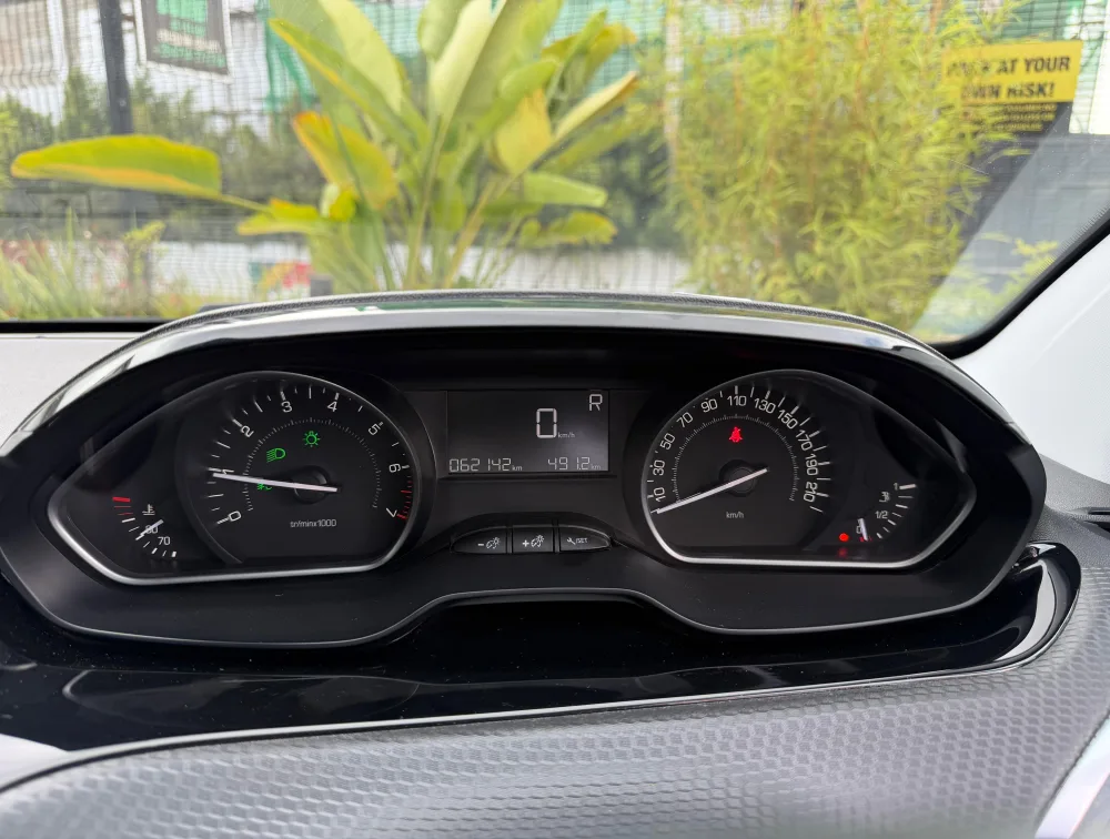 PEUGEOT 208 ALLURE - PRG Motors Ltd