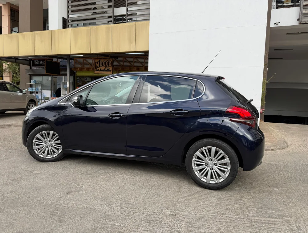 PEUGEOT 208 ALLURE - PRG Motors Ltd