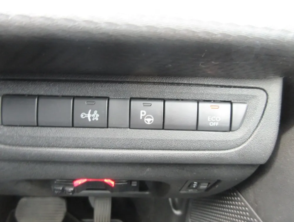 PEUGEOT 208 ALLURE FUN EDITION - PRG Motors Ltd