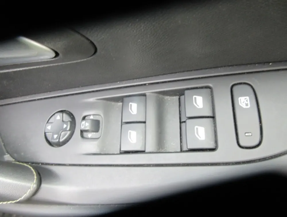 PEUGEOT 208 GTLINE NEWSHAPE - PRG Motors Ltd