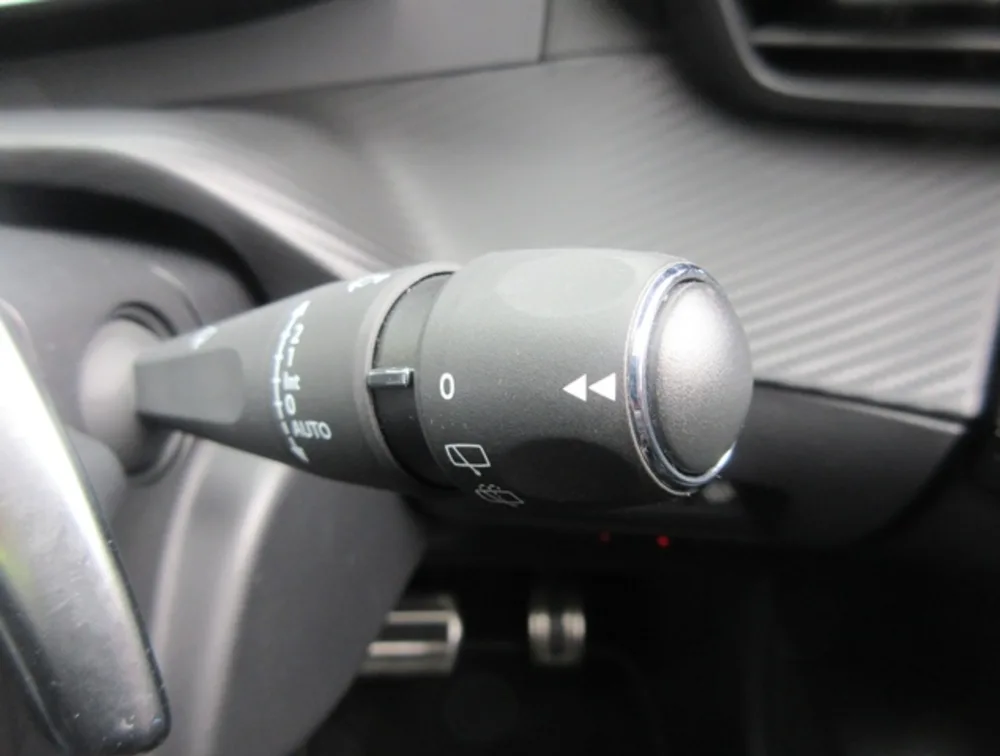 PEUGEOT 208 GTLINE MOONROOF NEWSHAPE - PRG Motors Ltd