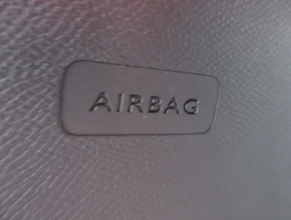 PEUGEOT 208 GTLINE MOONROOF NEWSHAPE - PRG Motors Ltd