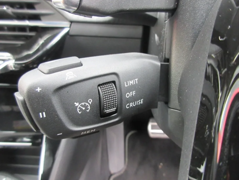 PEUGEOT 208 GTLINE MOONROOF NEWSHAPE - PRG Motors Ltd