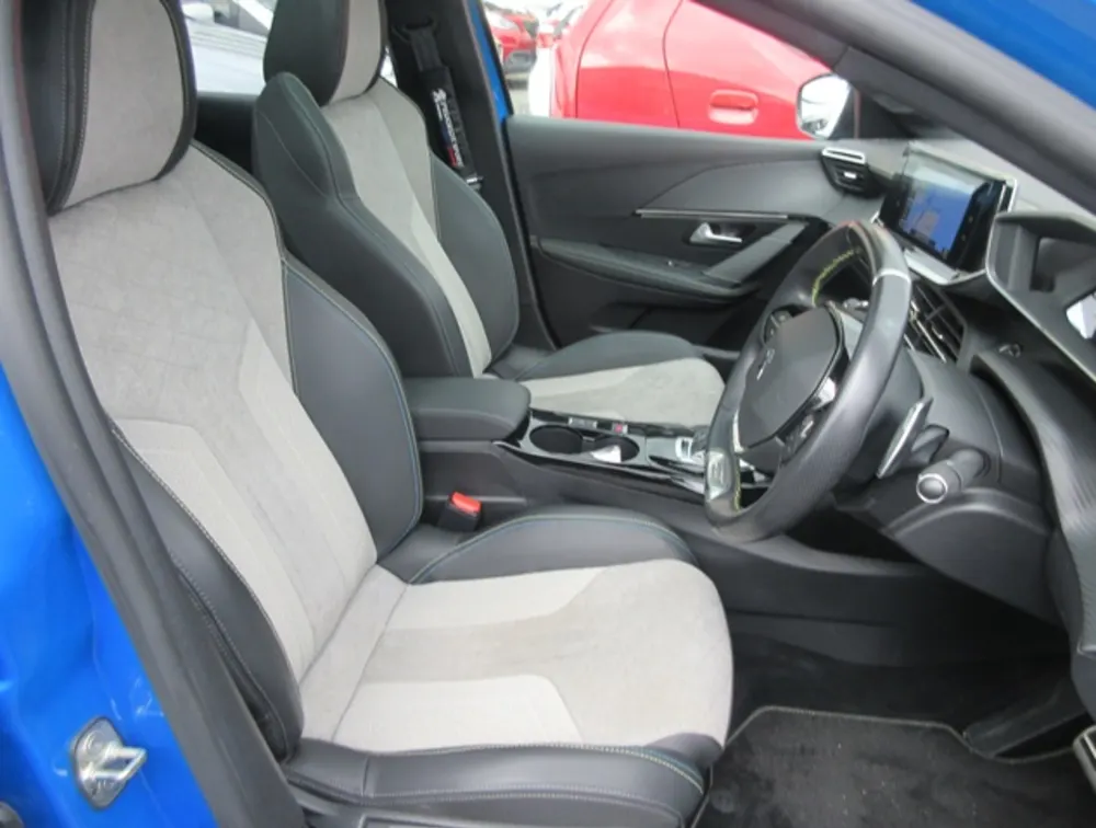 PEUGEOT 208 GTLINE MOONROOF NEWSHAPE - PRG Motors Ltd