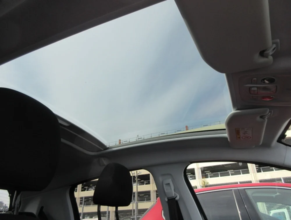 PEUGEOT 208 ALLURE FUN EDITION MOONROOF - PRG Motors Ltd