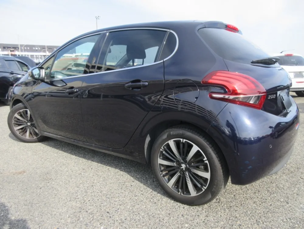 PEUGEOT 208 ALLURE FUN EDITION MOONROOF - PRG Motors Ltd