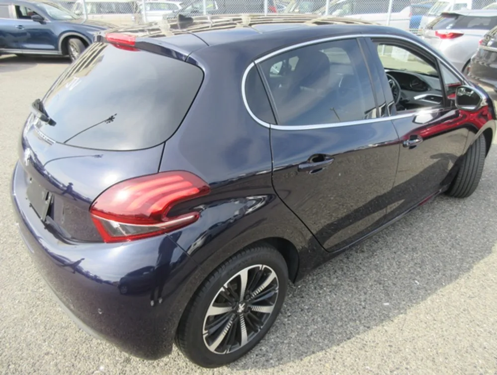 PEUGEOT 208 ALLURE FUN EDITION MOONROOF - PRG Motors Ltd