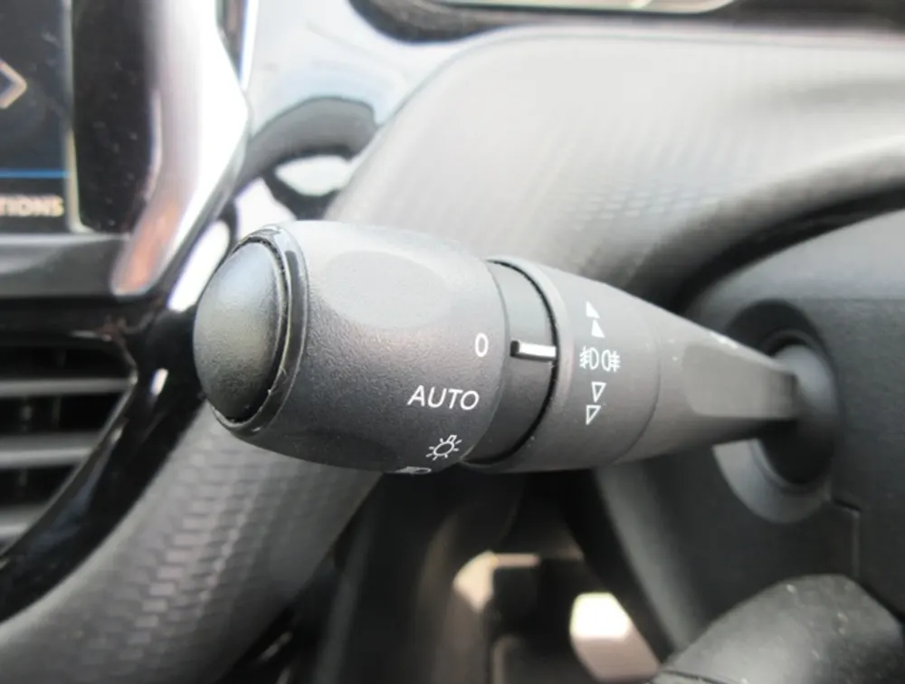 PEUGEOT 208 ALLURE FUN EDITION MOONROOF - PRG Motors Ltd