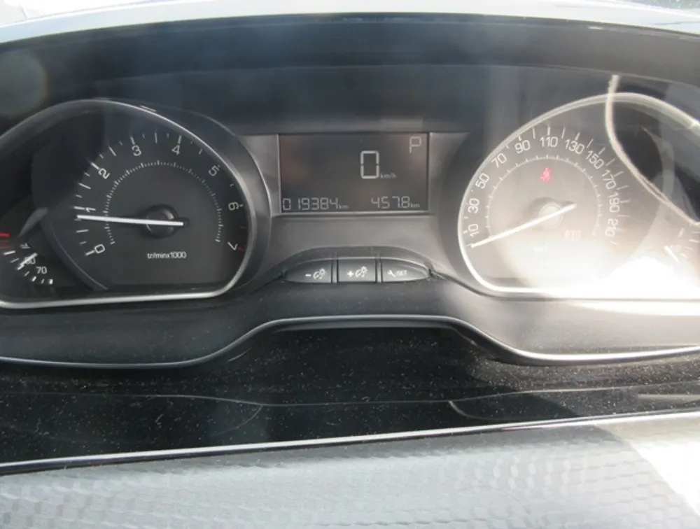 PEUGEOT 208 ALLURE FUN EDITION MOONROOF - PRG Motors Ltd