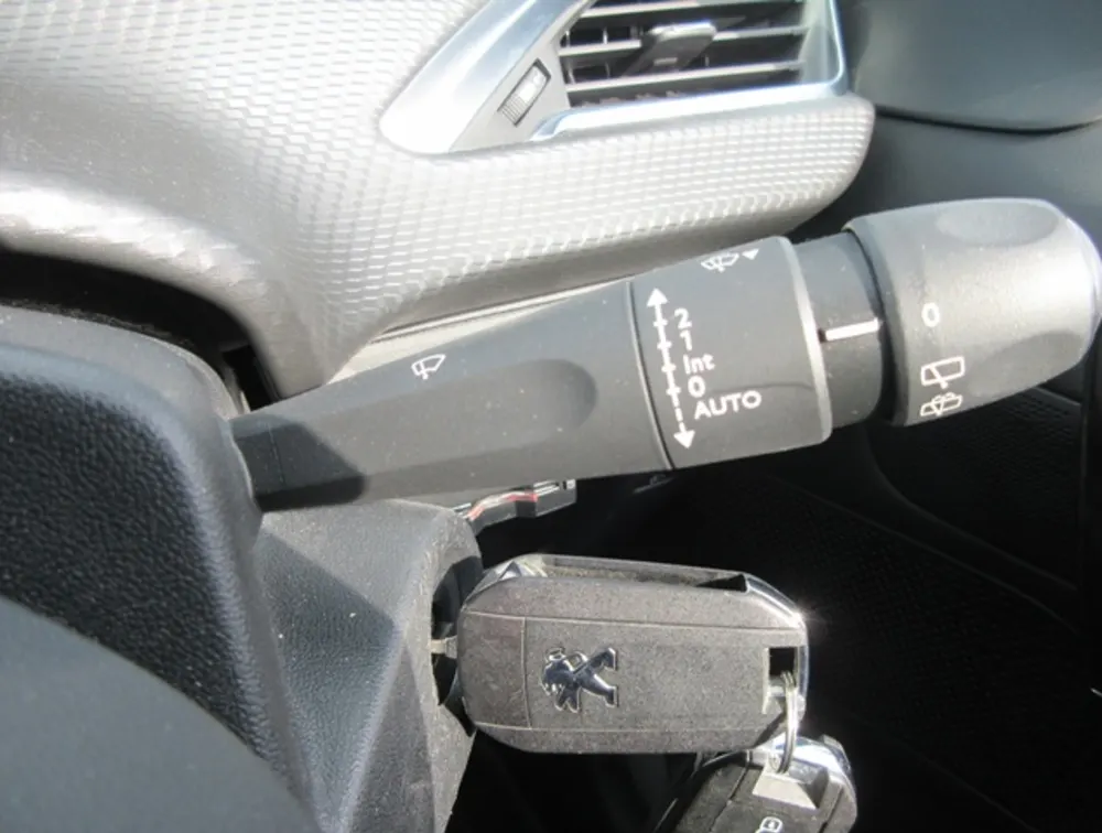 PEUGEOT 208 ALLURE FUN EDITION MOONROOF - PRG Motors Ltd