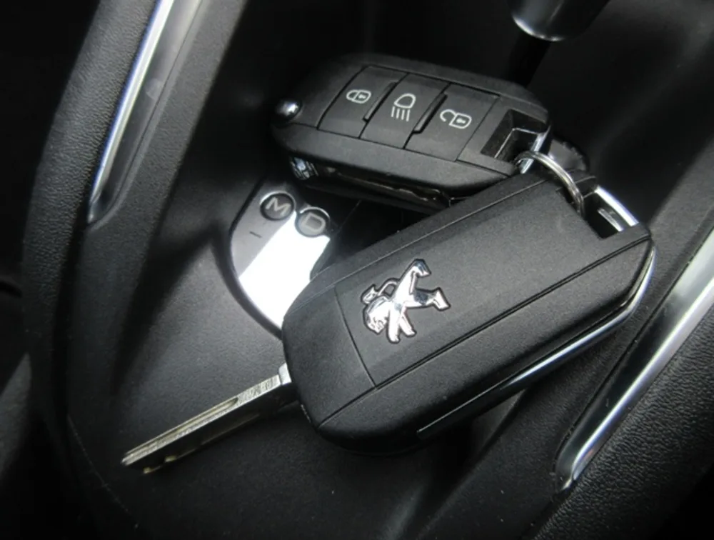 PEUGEOT 208 ALLURE FUN EDITION MOONROOF - PRG Motors Ltd