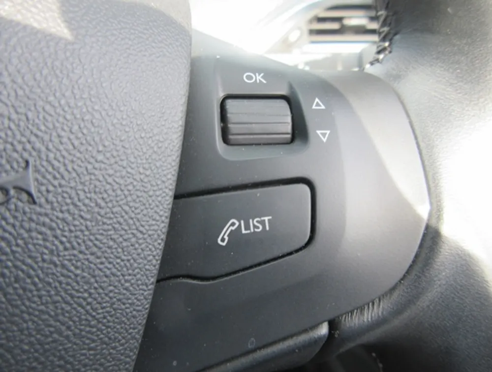 PEUGEOT 208 ALLURE FUN EDITION MOONROOF - PRG Motors Ltd