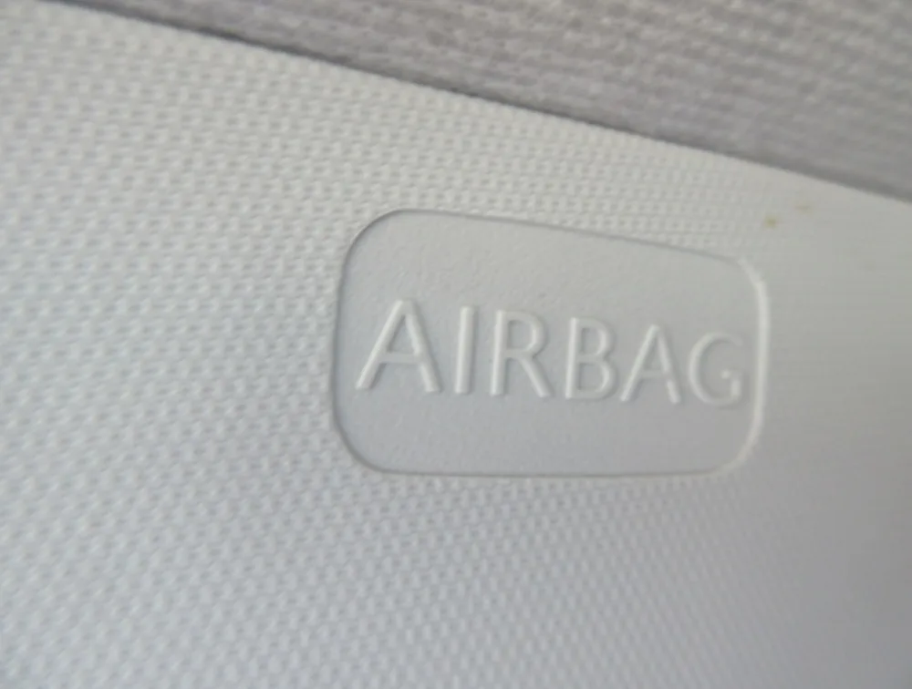 PEUGEOT 208 ALLURE FUN EDITION MOONROOF - PRG Motors Ltd