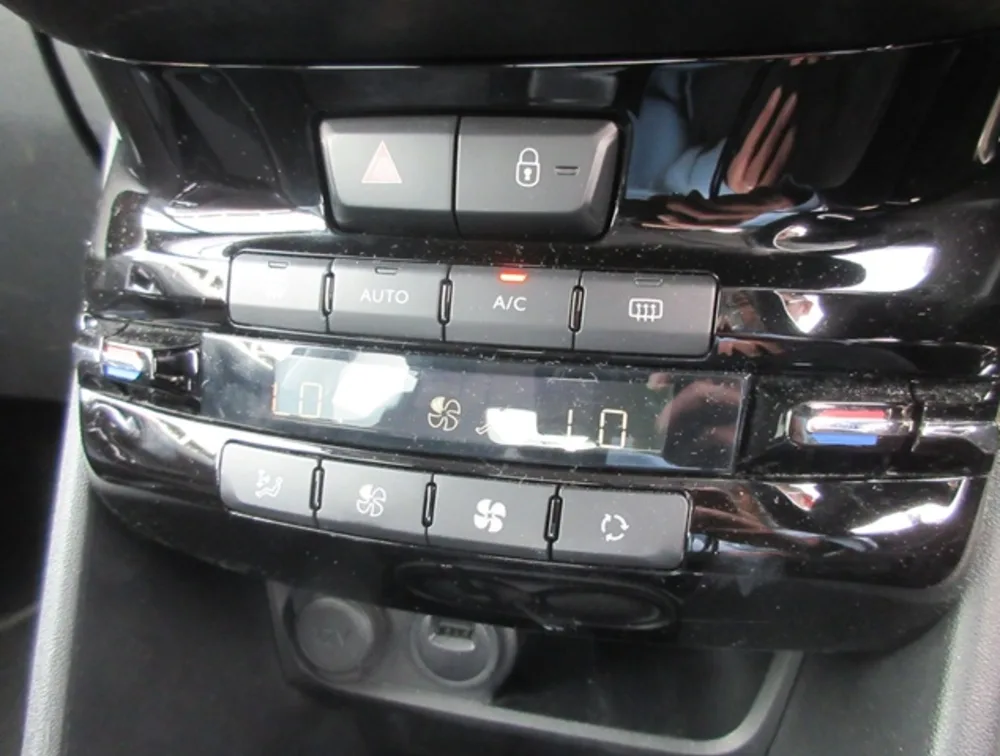 PEUGEOT 208 ALLURE FUN EDITION MOONROOF - PRG Motors Ltd