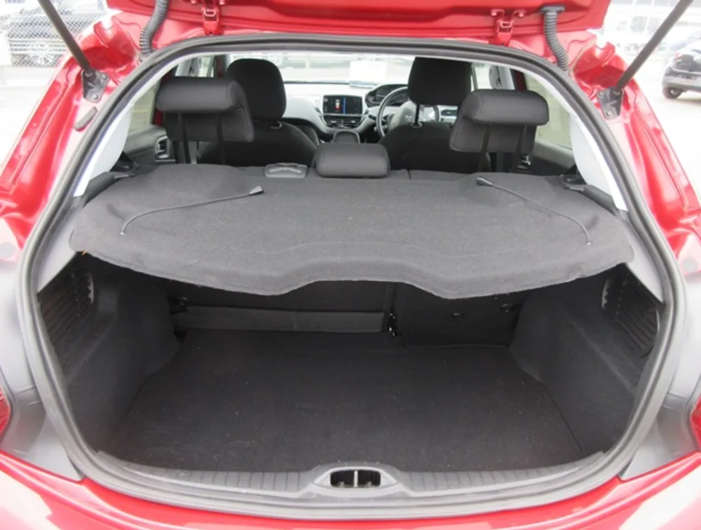 PEUGEOT 208 ALLURE FUN EDITION MOONROOF - PRG Motors Ltd