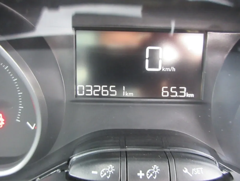 PEUGEOT 208 ALLURE FUN EDITION MOONROOF - PRG Motors Ltd