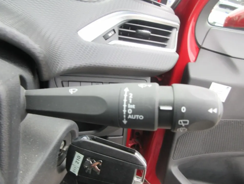 PEUGEOT 208 ALLURE FUN EDITION MOONROOF - PRG Motors Ltd