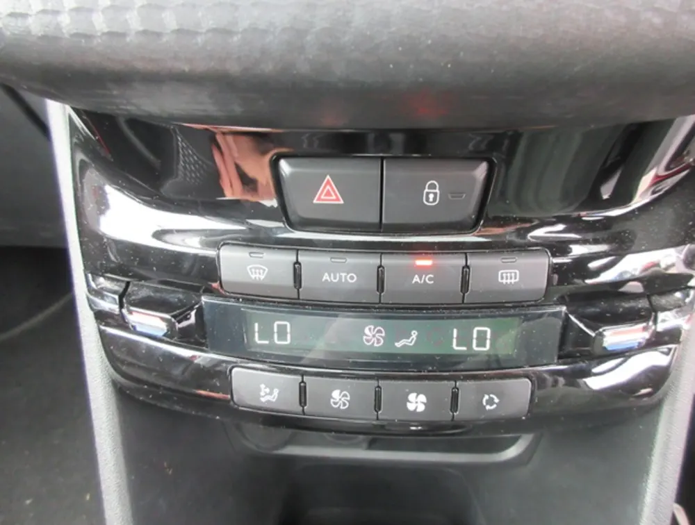 PEUGEOT 208 ALLURE FUN EDITION MOONROOF - PRG Motors Ltd