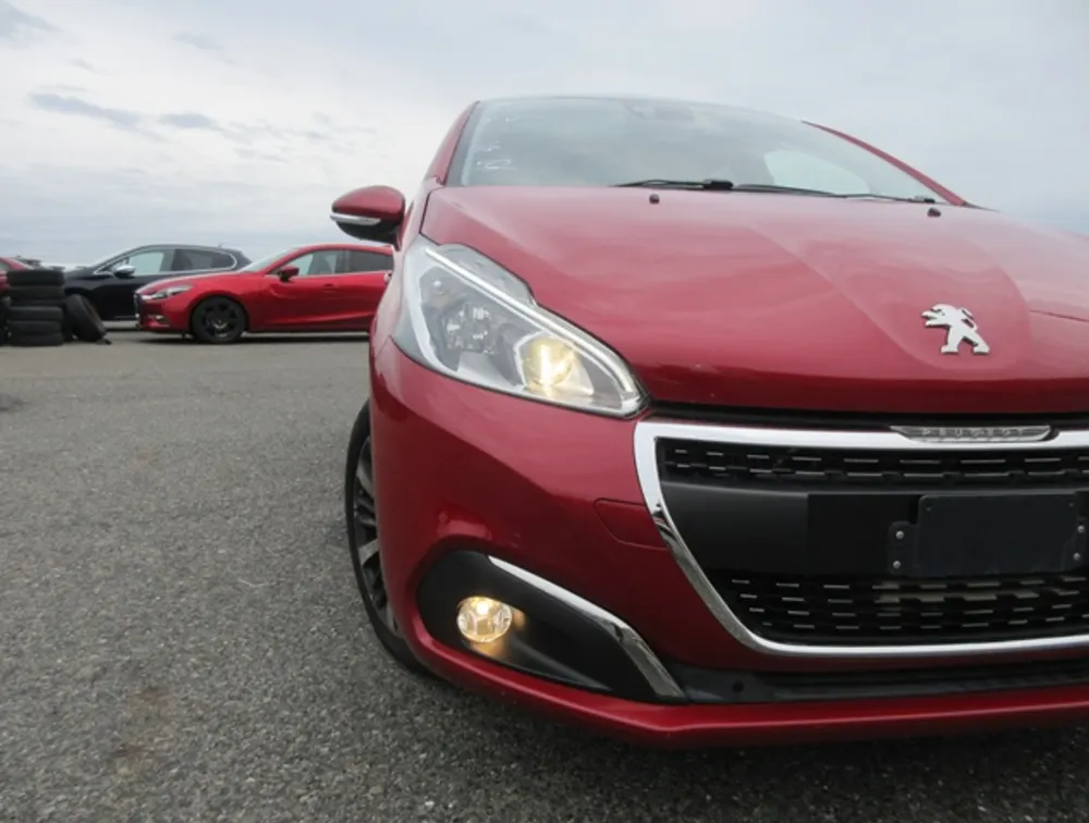 PEUGEOT 208 ALLURE FUN EDITION MOONROOF - PRG Motors Ltd