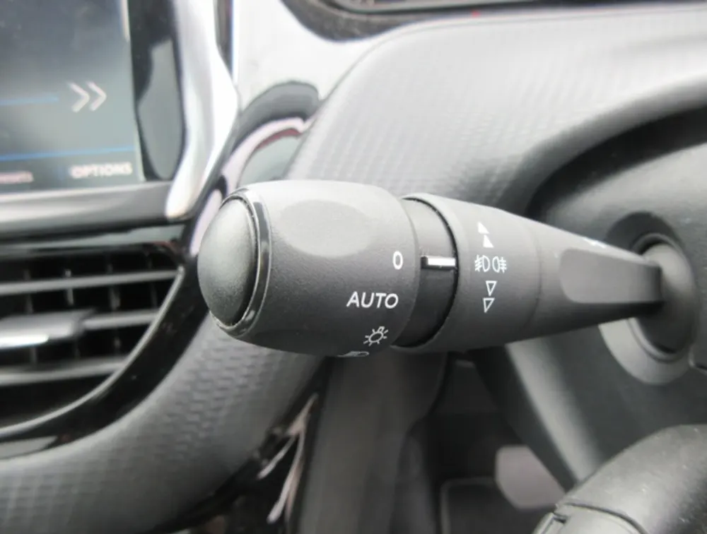 PEUGEOT 208 ALLURE FUN EDITION MOONROOF - PRG Motors Ltd