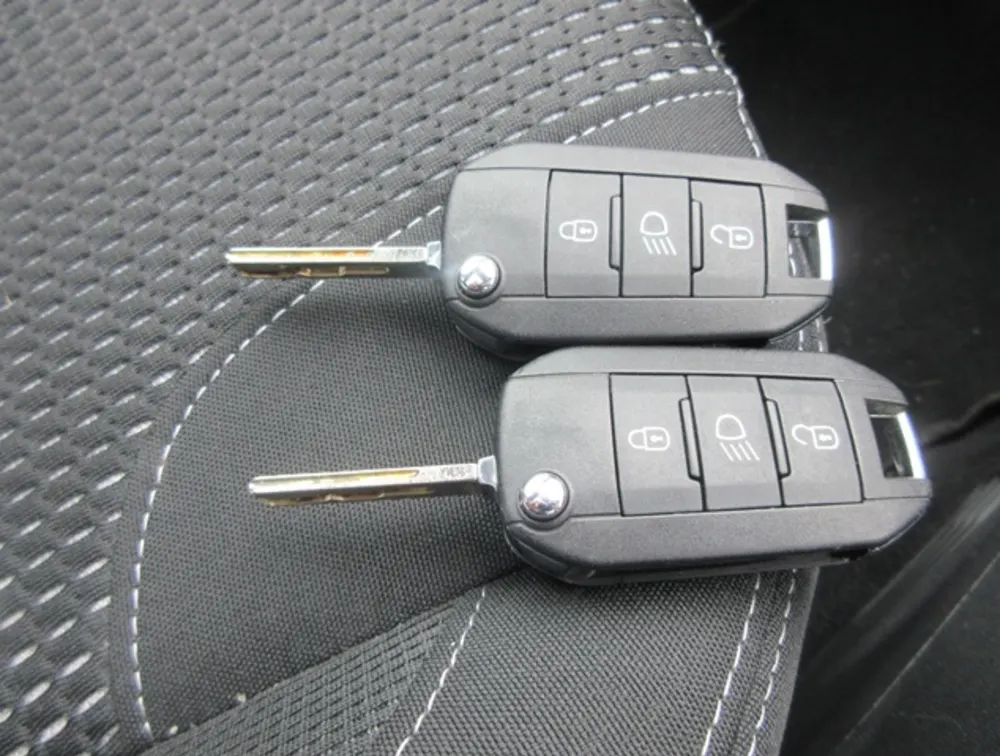 PEUGEOT 208 ALLURE FUN EDITION MOONROOF - PRG Motors Ltd