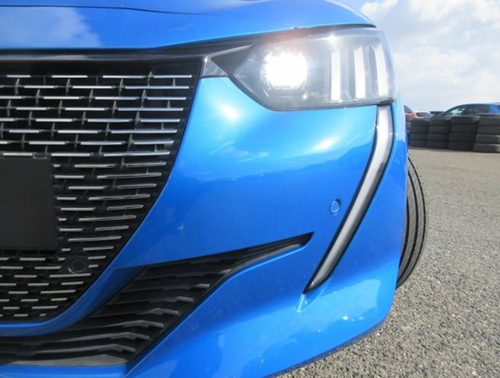 PEUGEOT 208 GTLINE MOONROOF NEWSHAPE - PRG Motors Ltd