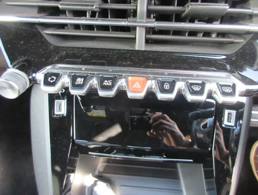 PEUGEOT 208 GTLINE MOONROOF NEWSHAPE - PRG Motors Ltd