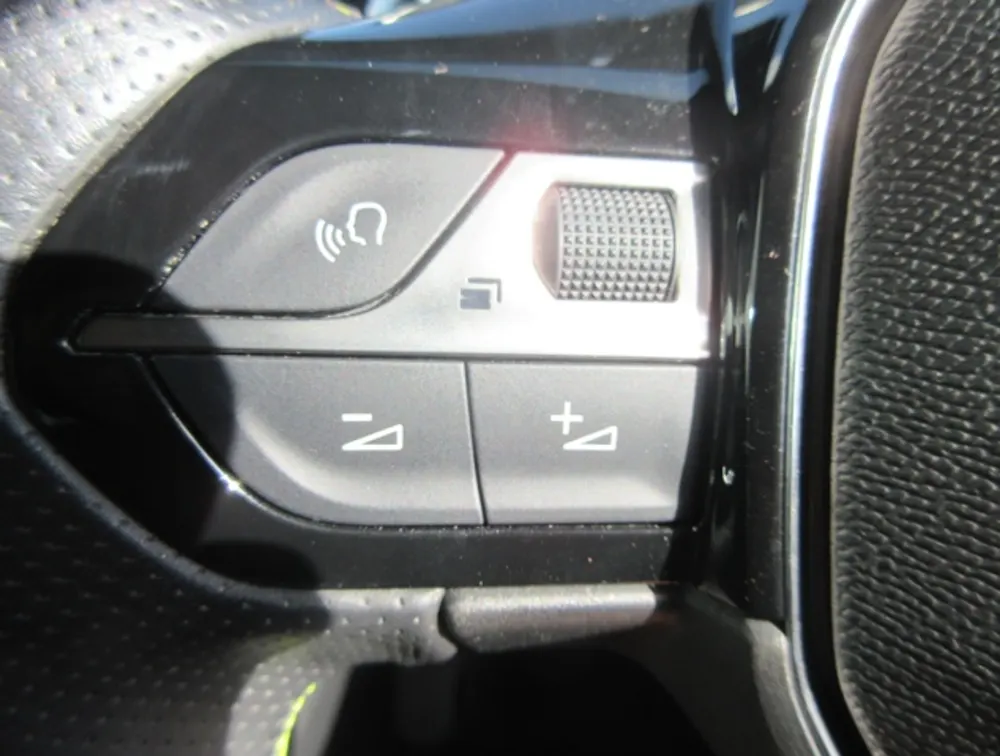 PEUGEOT 208 GTLINE MOONROOF NEWSHAPE - PRG Motors Ltd