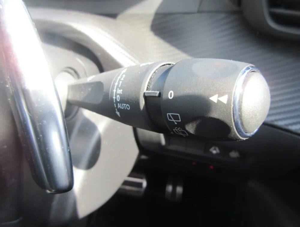 PEUGEOT 208 GTLINE MOONROOF NEWSHAPE - PRG Motors Ltd