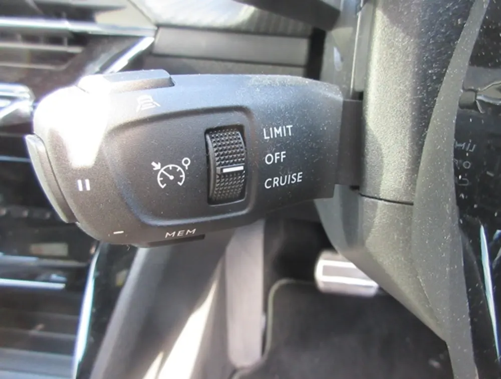 PEUGEOT 208 GTLINE MOONROOF NEWSHAPE - PRG Motors Ltd