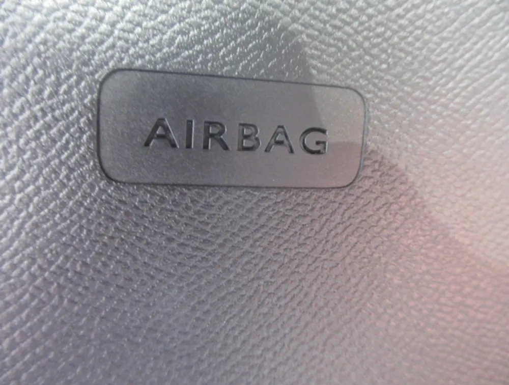 PEUGEOT 208 GTLINE MOONROOF NEWSHAPE - PRG Motors Ltd