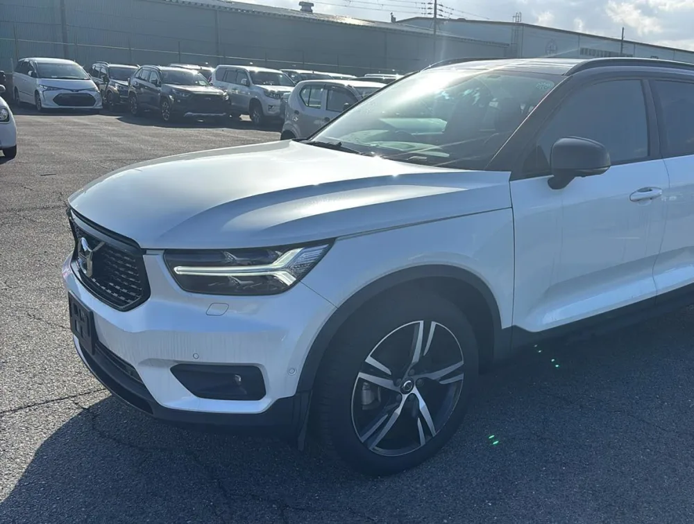 VOLVO XC40 T4R-DESIGN 4WD - PRG Motors Ltd