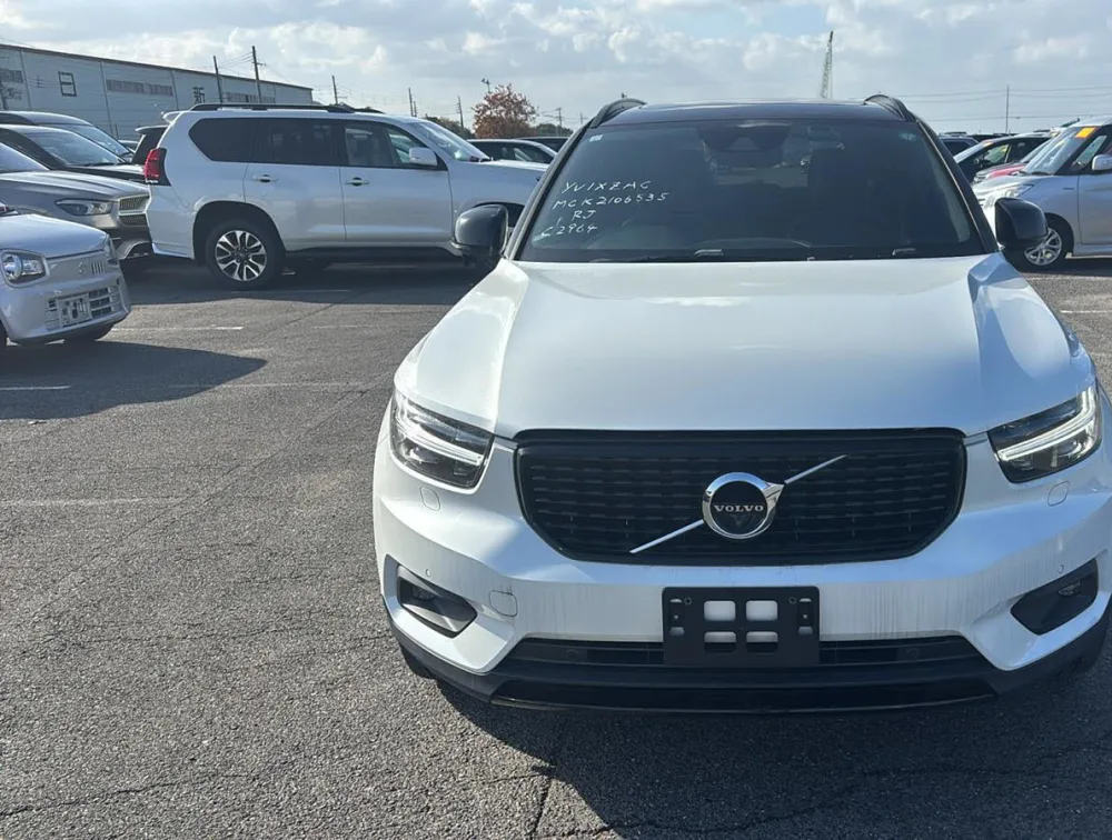VOLVO XC40 T4R-DESIGN 4WD - PRG Motors Ltd