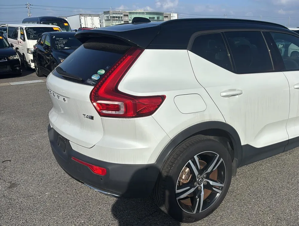 VOLVO XC40 T4R-DESIGN 4WD - PRG Motors Ltd