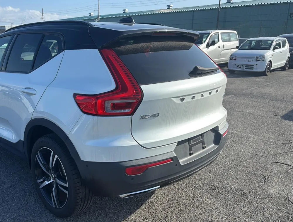 VOLVO XC40 T4R-DESIGN 4WD - PRG Motors Ltd
