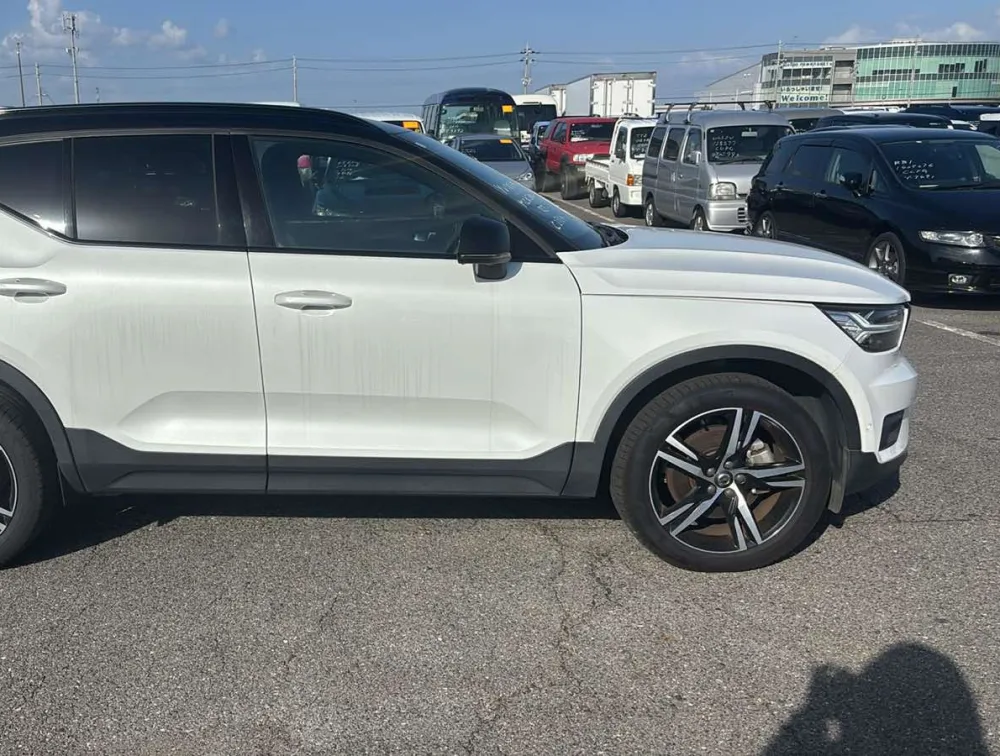 VOLVO XC40 T4R-DESIGN 4WD - PRG Motors Ltd