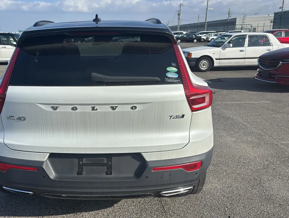 VOLVO XC40 T4R-DESIGN 4WD - PRG Motors Ltd
